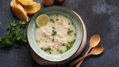 طرز تهیه سوپ آوگولمونو؛ سوپ لیمویی یونانی