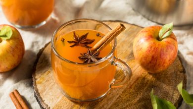 آب سیب داغ و دارچین؛ نوشیدنی خوشمزه برای مقابله با سرماخوردگی