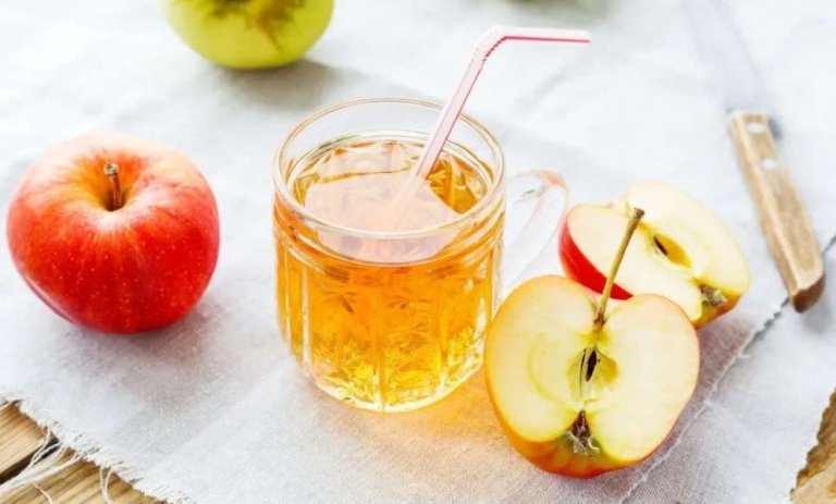 طرز تهیه آب سیب خانگی با آبمیوه گیری و بدون آن