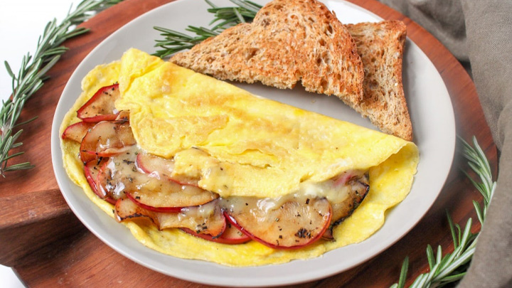 نکات و فوتوفن های طرز تهیه املت سیب نکات و فوتوفن های طرز تهیه املت سیب