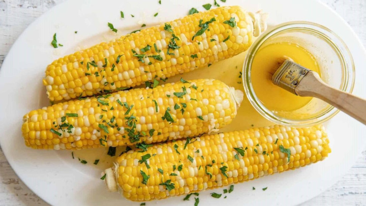 طرز تهیه بلال کبابی کره‌ای با شیر