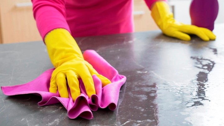 از چه موادی نباید برای تمیز کردن گرانیت استفاده کرد؟ از چه موادی نباید برای تمیز کردن گرانیت استفاده کرد؟