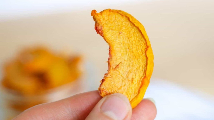 روش خشک کردن شلیل روی شوفاژ یا بخاری