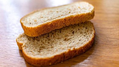 5 ترفند سریع برای تازه و نرم کردن نان خشک و بیات