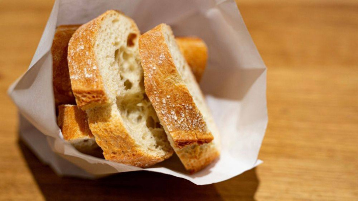 ترفندهایی برای تازه و نرم کردن نان خشک و بیات ترفندهایی برای تازه و نرم کردن نان خشک و بیات