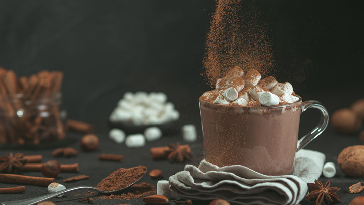 طرز تهیه شکلات داغ با مارشملو