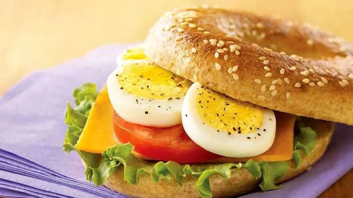 لقمه تخم‌‌مرغ آبپز