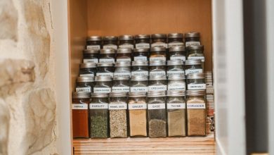 چیدمان ادویه و حبوبات در کابینت؛ نکات و ترفندهایی برای نظم بیشتر آشپزخانه