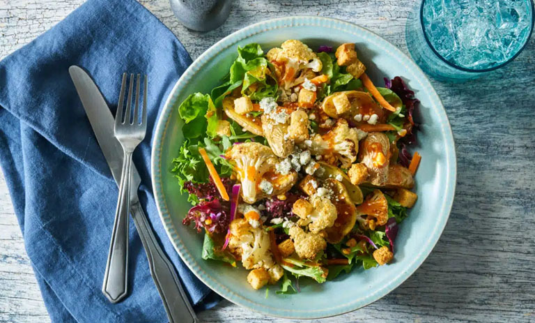 طرز تهیه سالاد گل کلم و سیب زمینی؛ مناسب مهمانی و دورهمی