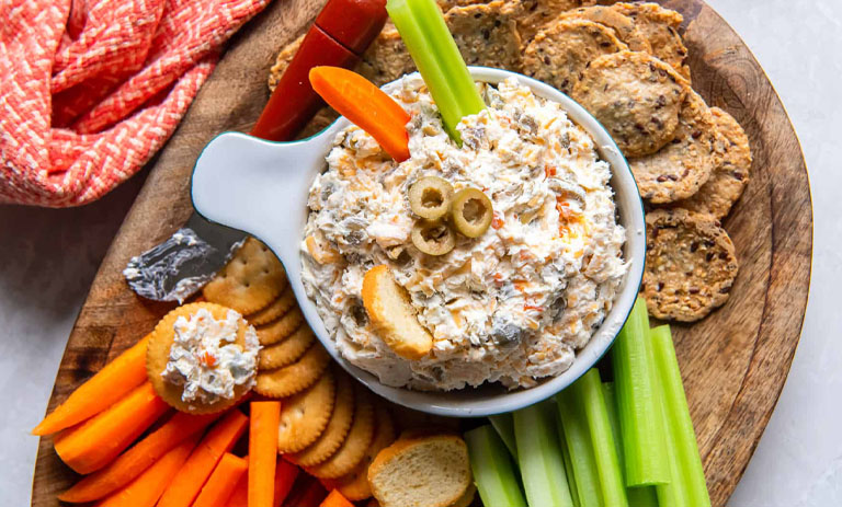 دیپ زیتون و پنیر؛ ترکیبی ساده و پرطرفدار برای پیشغذا