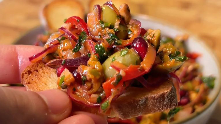 نکات و فوتوفن های طرز تهیه سالاد زیتون و گردو با رب انار نکات و فوتوفن های طرز تهیه سالاد زیتون و گردو با رب انار