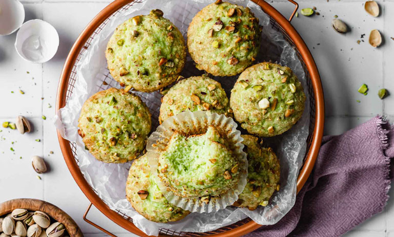 طرز تهیه مافین پستهای؛ خوراکی خوشمزه و جذاب برای مدرسه