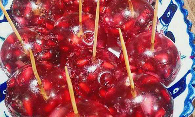 طرز تهیه ژله توپی انار؛ دسر خوشمزه و زیبا برای مهمانیها