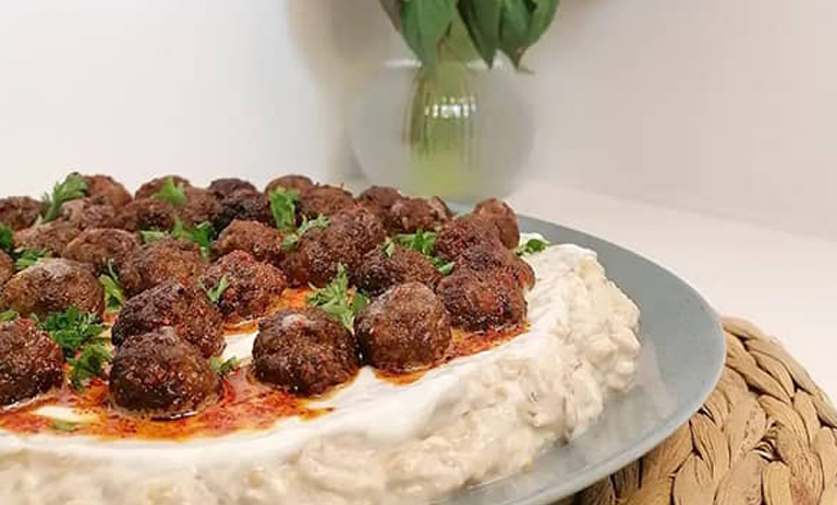 طرز تهیه علی نازیک ترکیهای؛ ترکیب بادمجان، گوشت و سس بشامل