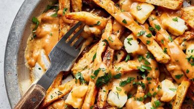 پوتین کانادایی؛ غذای پرطرفدار کانادا را در خانه درست کنید