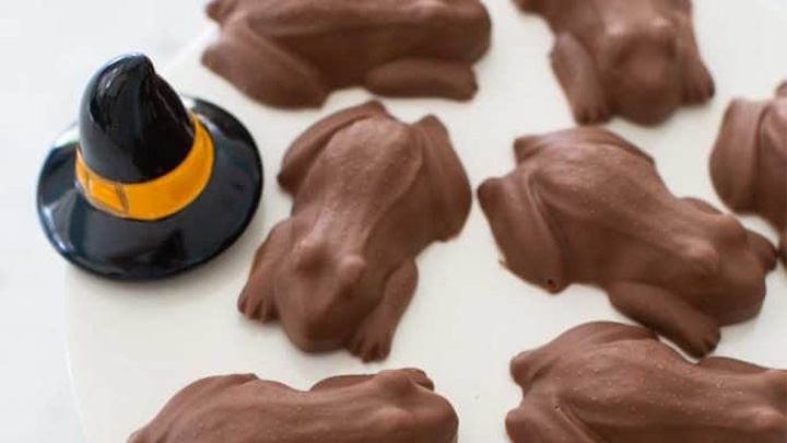 نکات و فوتوفن های طرز تهیه شکلات قورباغهای نکات و فوتوفن های طرز تهیه شکلات قورباغهای