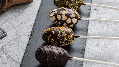 طرز تهیه آبنبات‌های خرمایی سالم برای بچه‌ها؛ بدون شکر اضافه