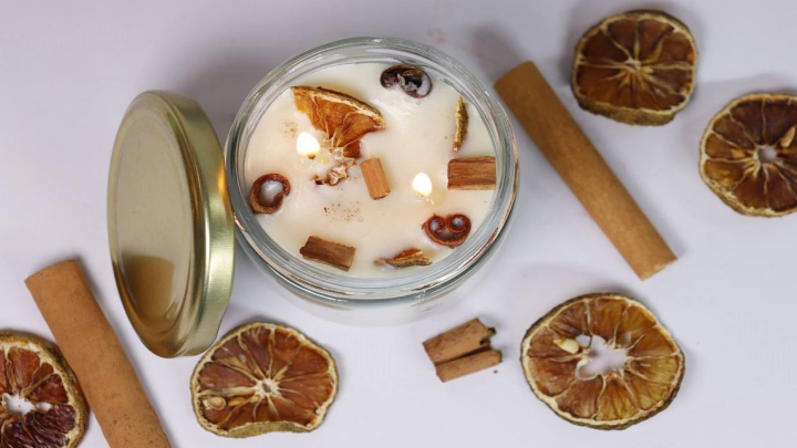 شمع معطر با میوه خشک