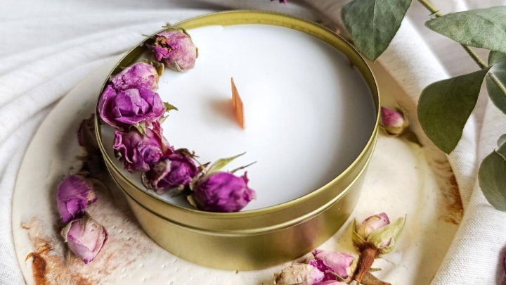 شمع معطر گل رز و بابونه