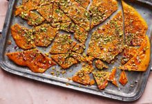 طرز تهیه سوهان گردویی برای عصرانه با چای