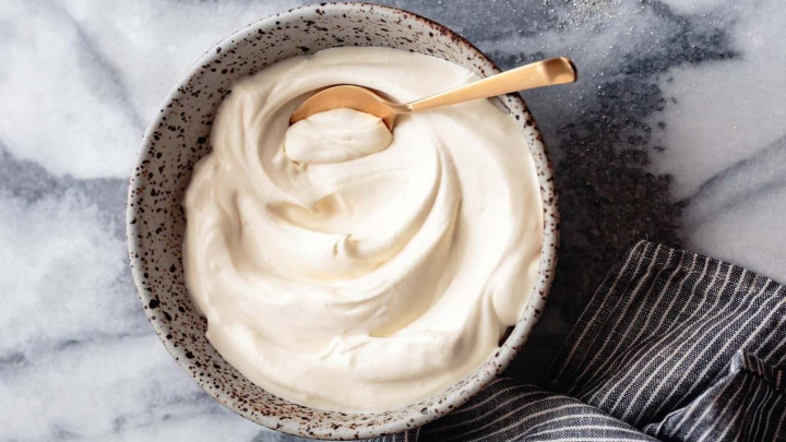 نکات و فوت‌وفن های طرز تهیه ماست غلیظ و خامه‌ای