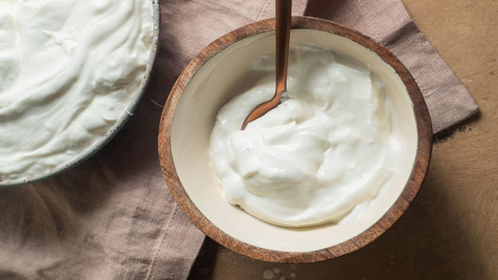 طرز تهیه ماست غلیظ و خامه‌ای