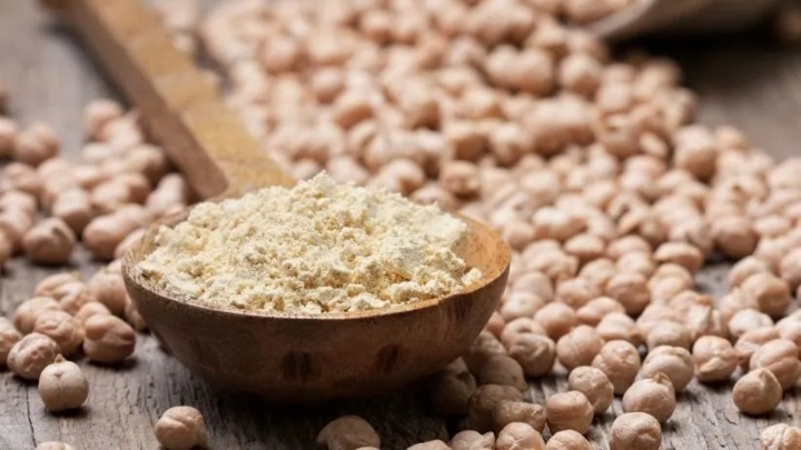 ماسک آرد نخودچی و گلاب؛ راز سنتی پوست صاف و روشن