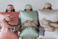 29 مدل روبالشتی ساتن شیک که دکور اتاقت را خاص می‌کند