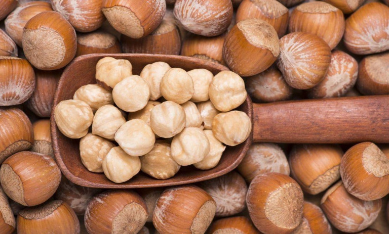 چگونه تلخی فندق را از بین ببریم؟ 5 ترفند ساده و مؤثر