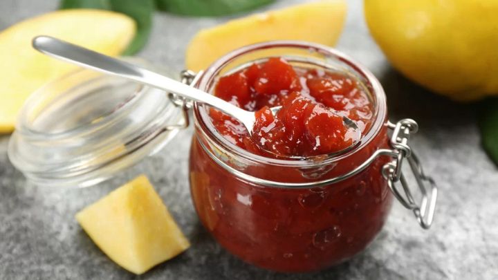 قرمز و خوشرنگ مربای به