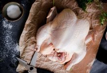 چطور مرغ کامل را برش بزنیم؟ نکات و فوت‌وفن تکه کردن تمیز و آسان