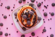 پنکیک گلابی و شکلات؛ صبحانه‌ای خوش‌عطر برای بچه‌مدرسه‌ای‌ها