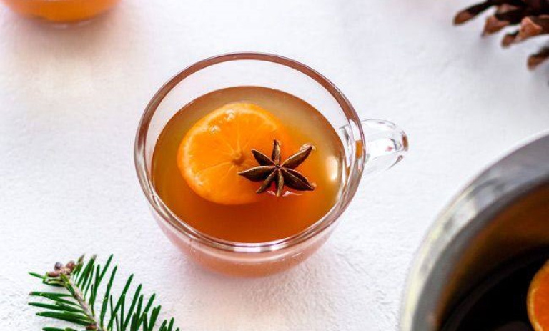 دمنوش پاییزی با نارنگی و سیب؛ مقوی و ساده