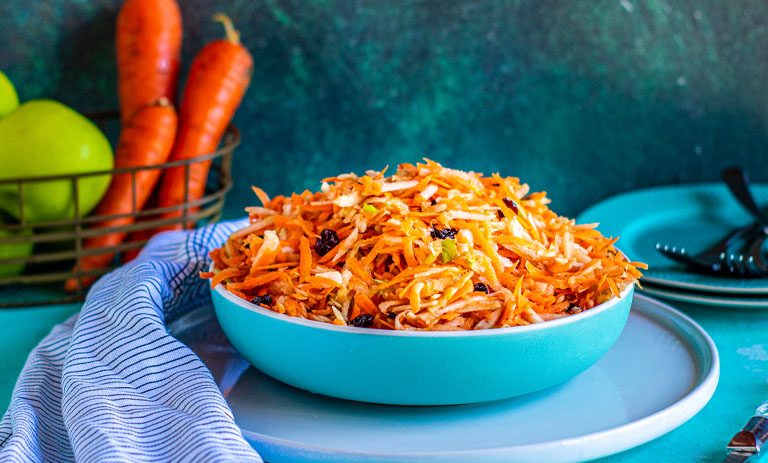 طرز تهیه سالاد هویج و سیب برای مهمانی