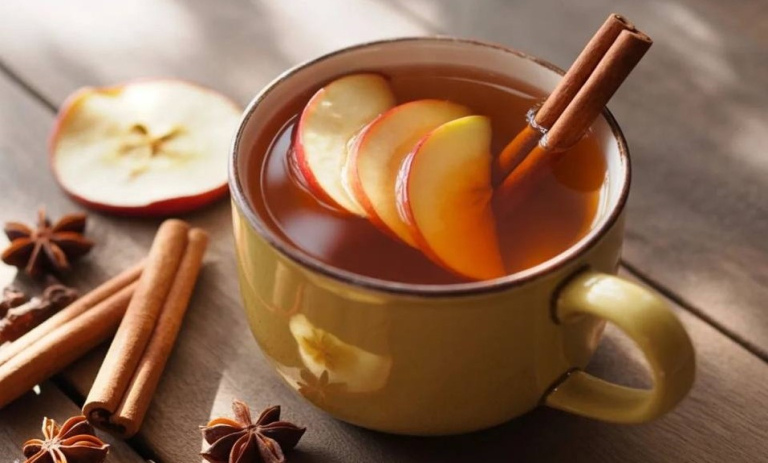 طرز تهیه چای میوهای خانگی؛ ترکیب خوشمزه با دستور ساده