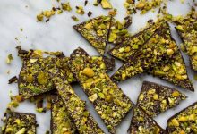 طرز تهیه کرانچی ترد پسته‌ای؛ تنقلات مناسب بچه مدرسه‌ای ها