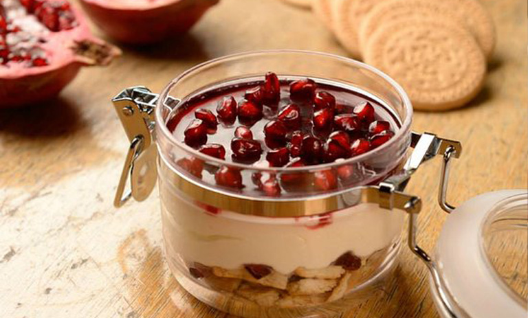 طرز تهیه چیزکیک لیوانی انار؛ دسر خوشمزه شب یلدا