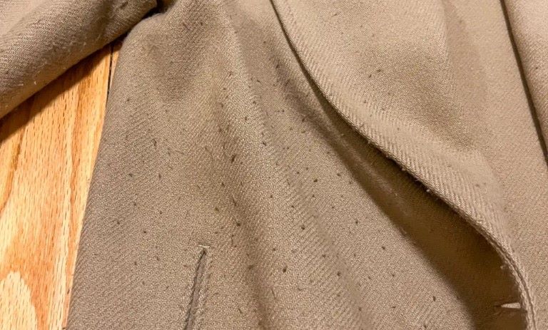 چطور پرز کت و پالتوهای فوتر را به‌طور صحیح بگیریم؟