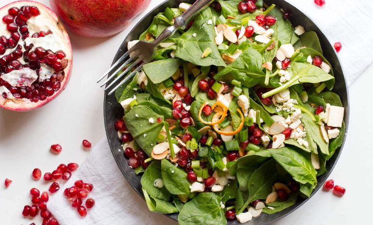 طرز تهیه سالاد اسفناج و انار مجلسی+ سس مخصوص