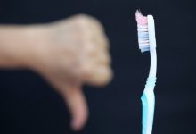 چطور بفهمیم مسواک باید تعویض شود؟ 7 نشانه مهم که نباید نادیده بگیرید