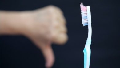 چطور بفهمیم مسواک باید تعویض شود؟ 7 نشانه مهم که نباید نادیده بگیرید