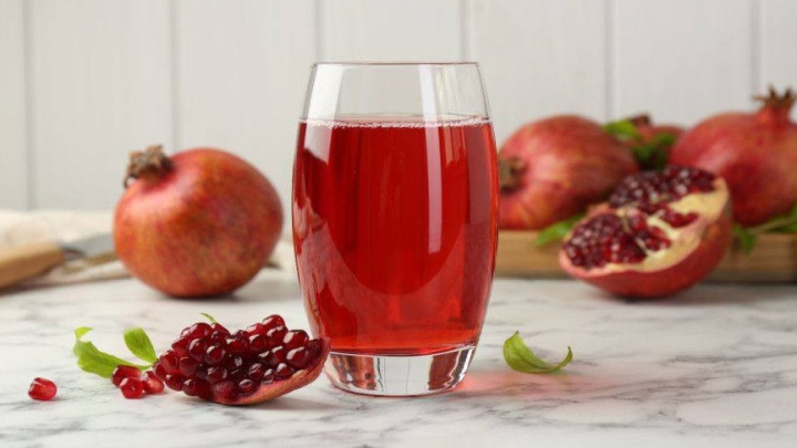 طرز تهیه ترکیب انار با پونه و نعناع برای تقویت بدن طرز تهیه ترکیب انار با پونه و نعناع برای تقویت بدن