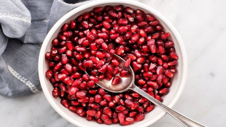 طرز تهیه ترکیب انار با نمک و گلپر برای تقویت بدن طرز تهیه ترکیب انار با نمک و گلپر برای تقویت بدن