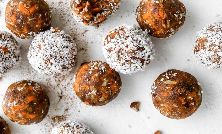 طرز تهیه توپک هویج گردو؛ ساده و خوشمزه جایگزین قند