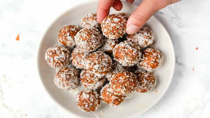 نکات و فوتوفن های طرز تهیه توپک هویج گردو نکات و فوتوفن های طرز تهیه توپک هویج گردو