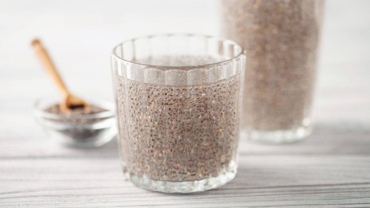 طرز تهیه ترکیب درمانی فوق العاده دانه چیا با عرق کاسنی طرز تهیه ترکیب درمانی فوق العاده دانه چیا با عرق کاسنی