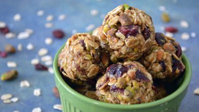 طرز تهیه توپک پسته کرنبری؛ دسر شب یلدا بدون فر