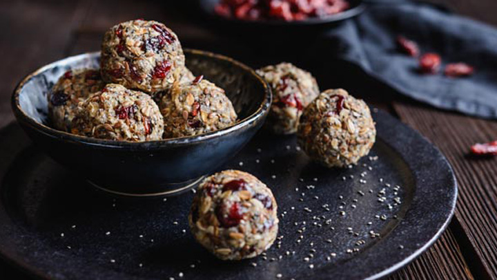 نکات و فوتوفن های طرز تهیه توپک پسته کرنبری نکات و فوتوفن های طرز تهیه توپک پسته کرنبری