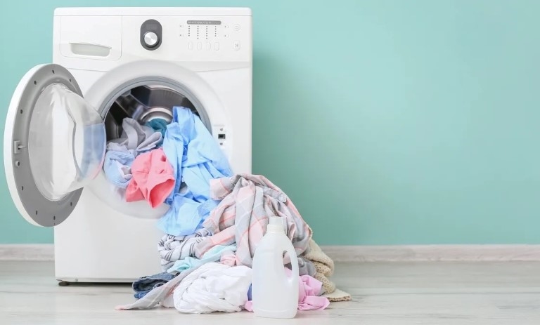 راهنمای کامل شستشوی صحیح لباسها و افزایش عمر مفید آنها