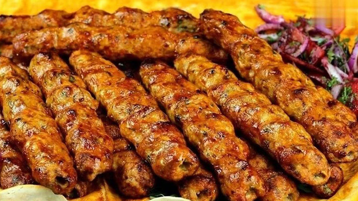 نکات و فوتوفن های طرز تهیه کباب تابهای بوقلمون نکات و فوتوفن های طرز تهیه کباب تابهای بوقلمون